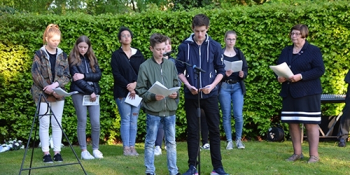 Herdenking 4 mei 2018 met leerlingen uit Leer